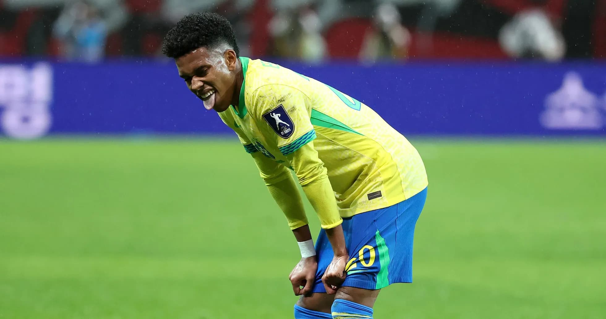 Jugador brasileño mostrando frustración en el campo