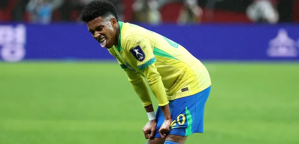 Jugador brasileño mostrando frustración en el campo