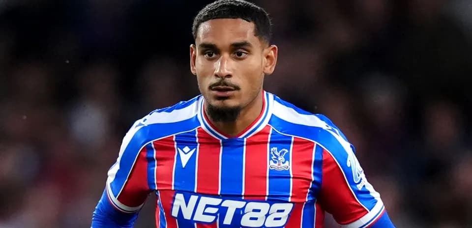 Jugador de Crystal Palace en acción durante un partido