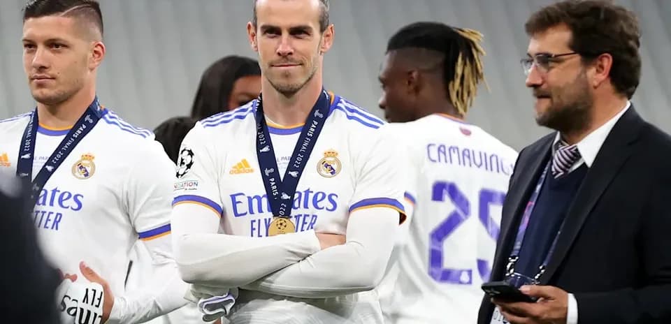Jugadores del Real Madrid con medallas tras el partido