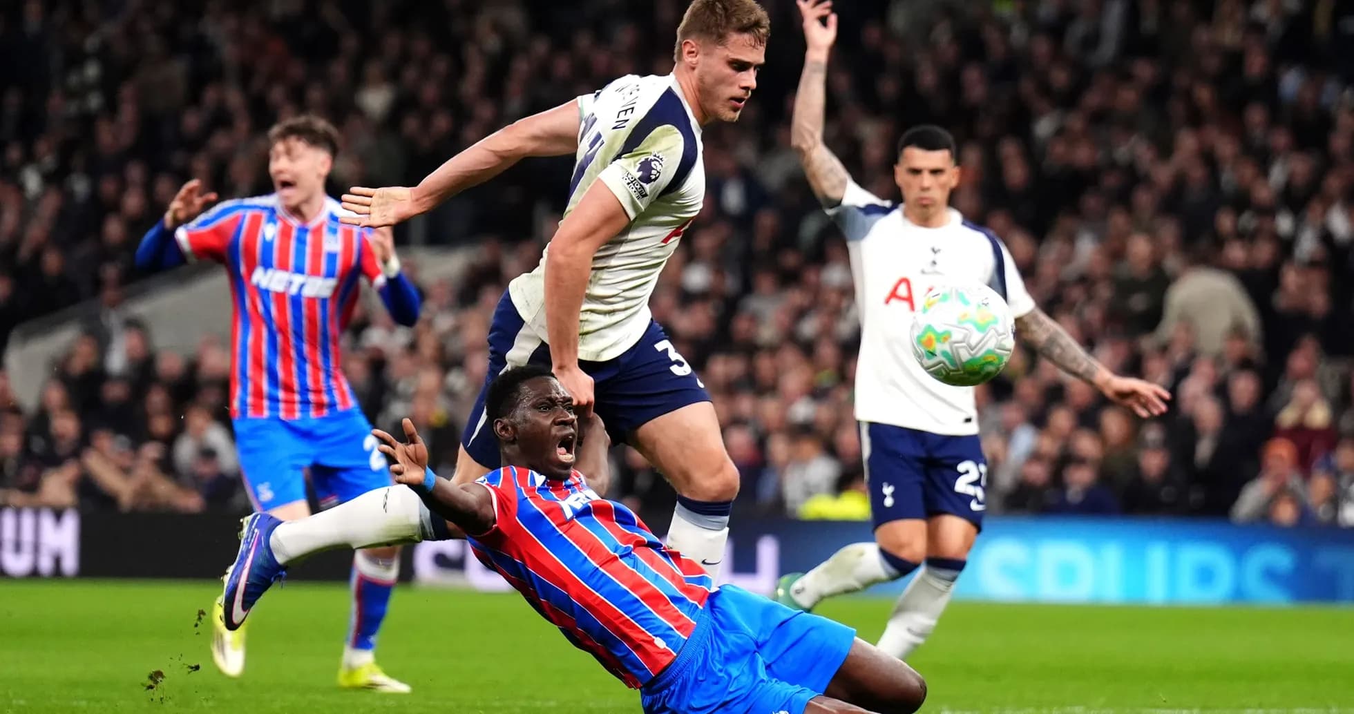 Tottenham cae 1-3 ante Crystal Palace en jornada de Premier League