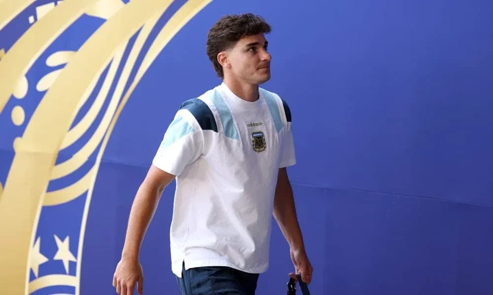 Jugador argentino entrando al estadio antes del partido