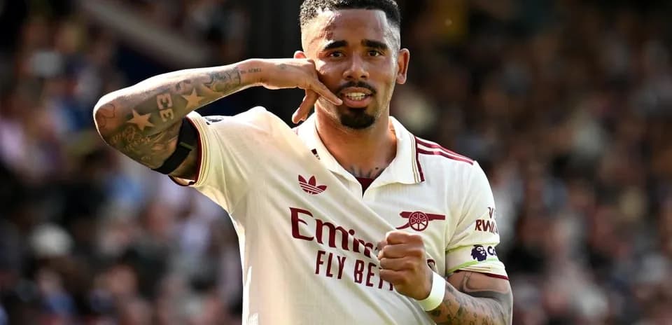 Jugador de Arsenal celebrando un gol en el partido
