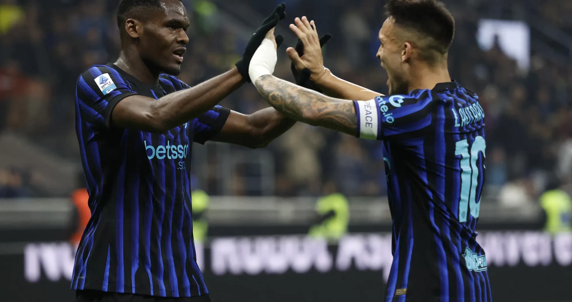 Jugadores de Inter celebrando un gol