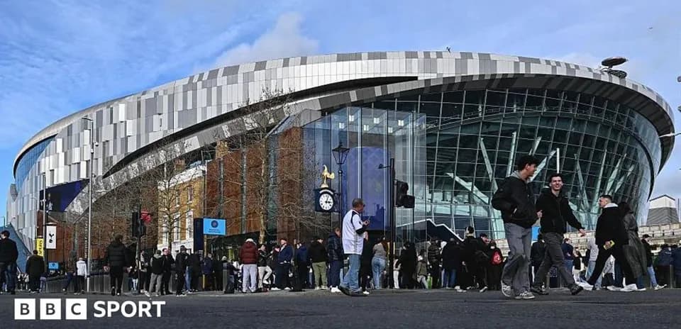 Aficionados llegando al estadio antes del partido