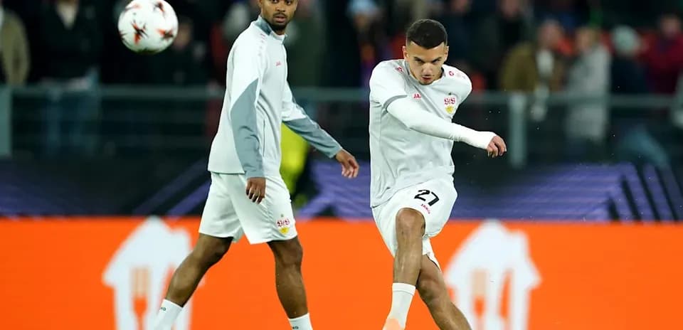 Jugador practicando un tiro durante el calentamiento