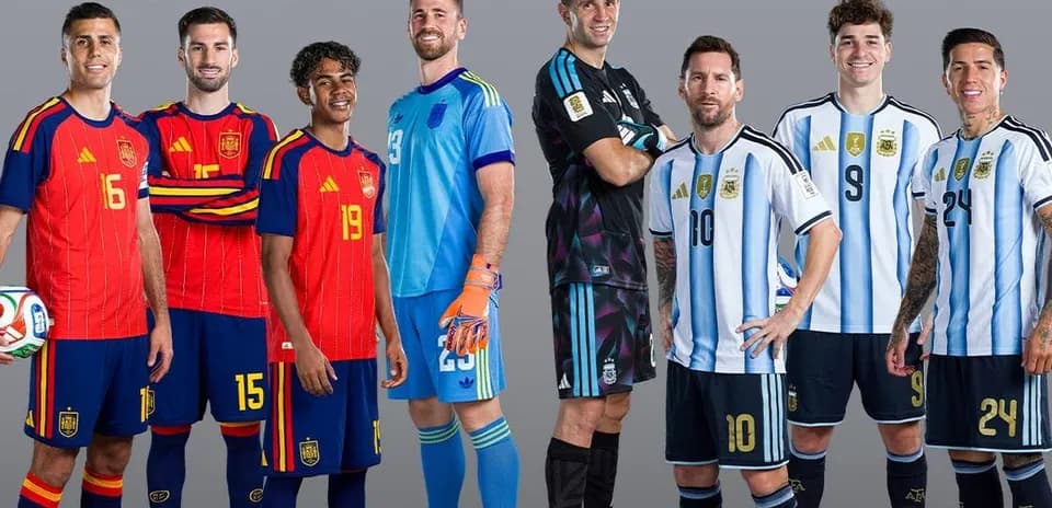 Jugadores de España y Argentina en la alineación