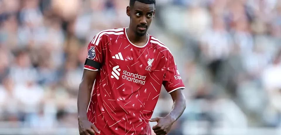Jugador de Liverpool en acción durante un partido