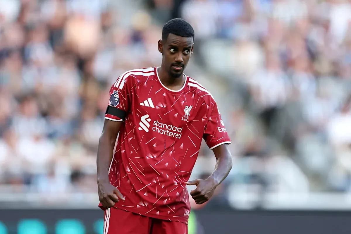 Jugador de Liverpool en acción durante un partido