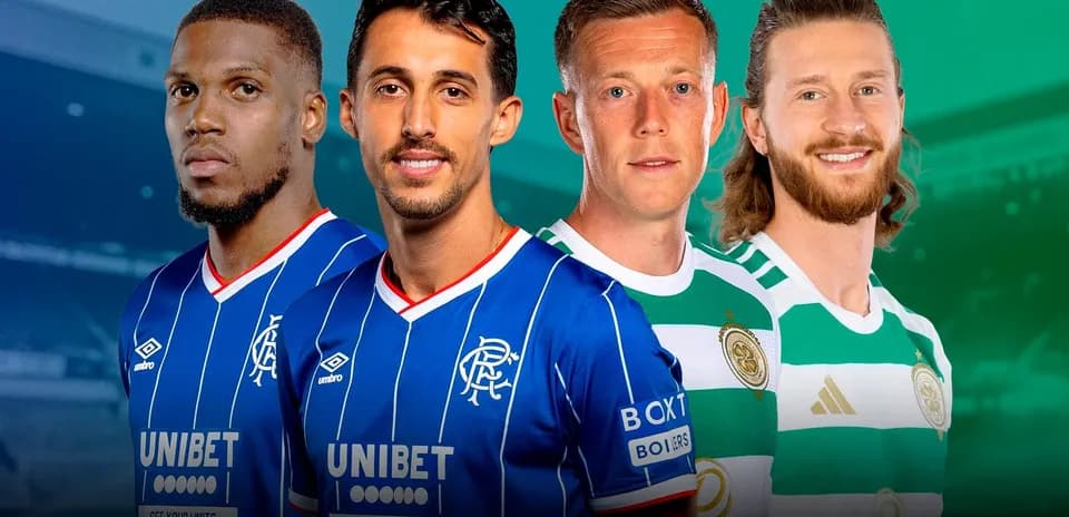 Jugadores de Rangers y Celtic posando en uniforme