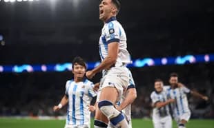 Jugador de Real Sociedad celebrando un gol