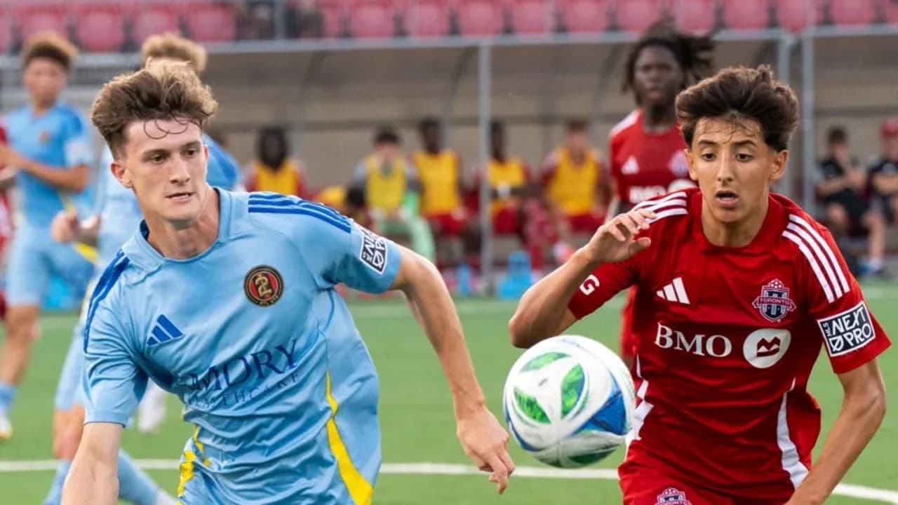 Jugadores de Atlanta United II y Toronto II en acción