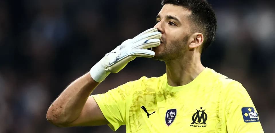 Portero saludando a la afición tras el partido