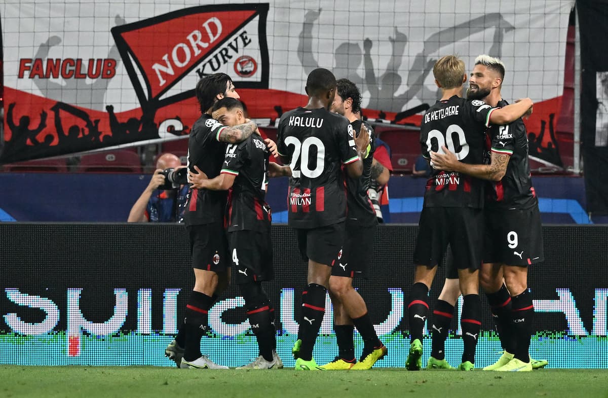 Jugadores de AC Milan celebrando un gol