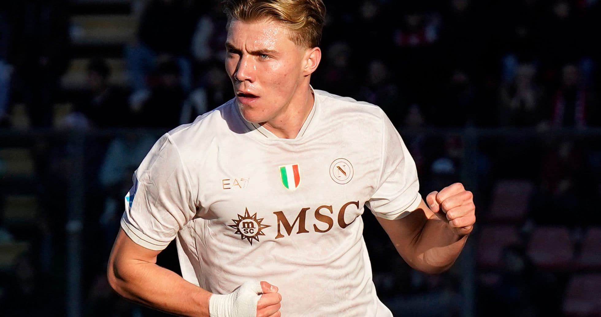 Napoli mantiene el ritmo con victoria sólida en Cremona.jpg