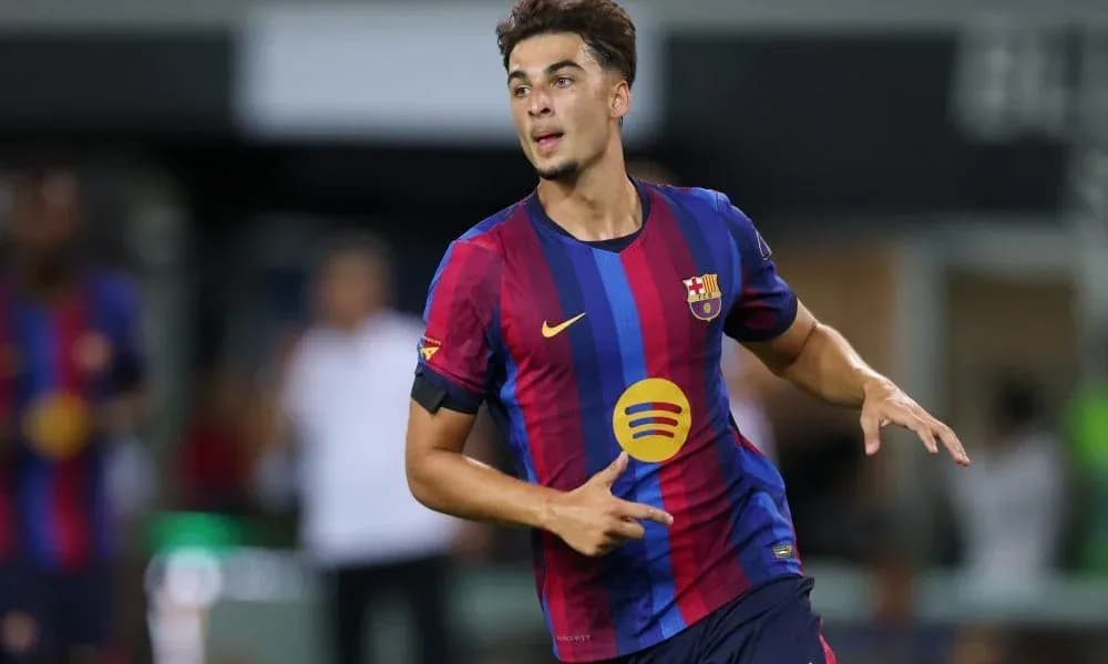 Jugador del Barcelona celebrando una jugada en el campo