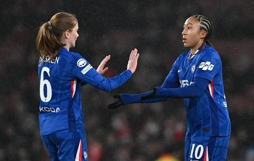 Jugadoras de Chelsea celebrando un momento del partido