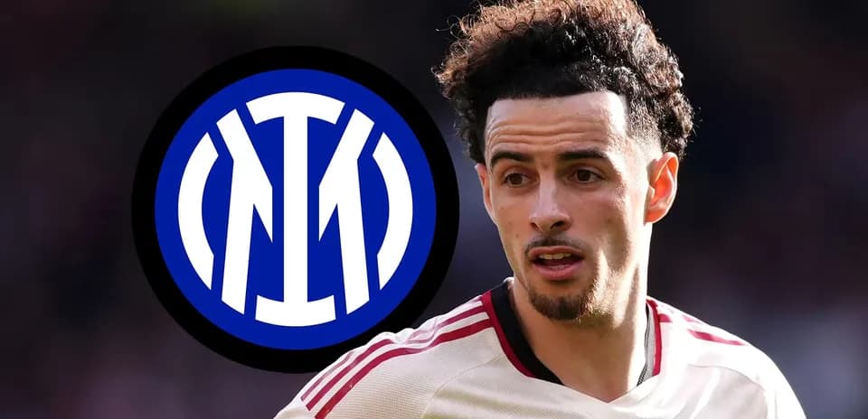 Jugador con camiseta de club y logo de Inter