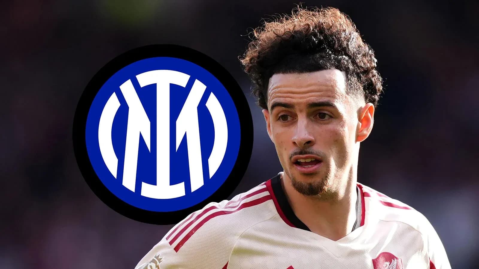 Jugador con camiseta de club y logo de Inter