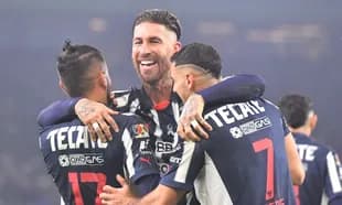 Jugadores de Monterrey celebrando un gol