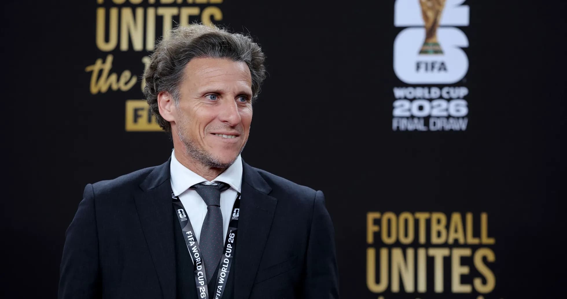 Persona sonriendo en el evento del sorteo del Mundial 2026