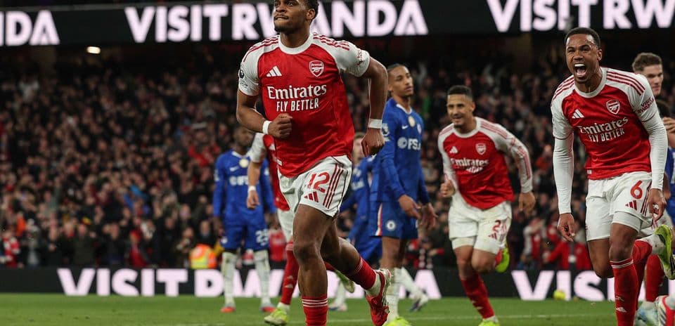 Jugadores de Arsenal celebrando un gol