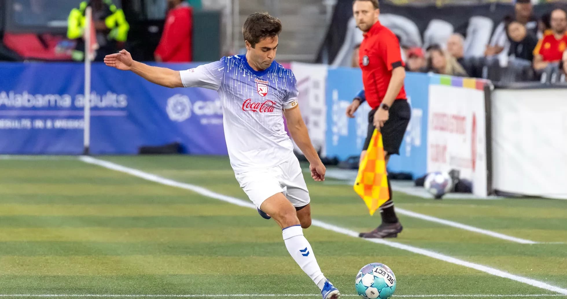 Jugador del Birmingham Legion ejecutando un tiro