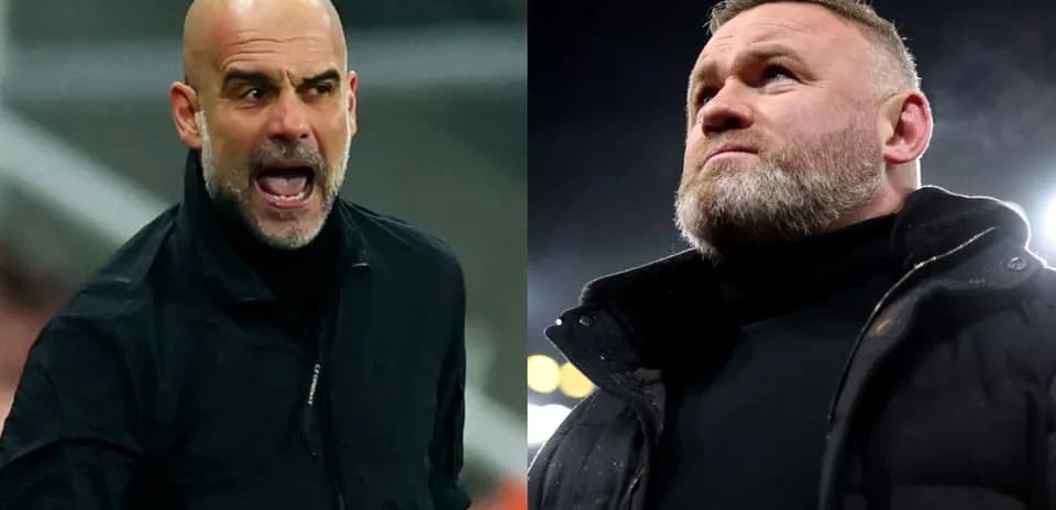 Entrenadores en la línea de banda durante un partido