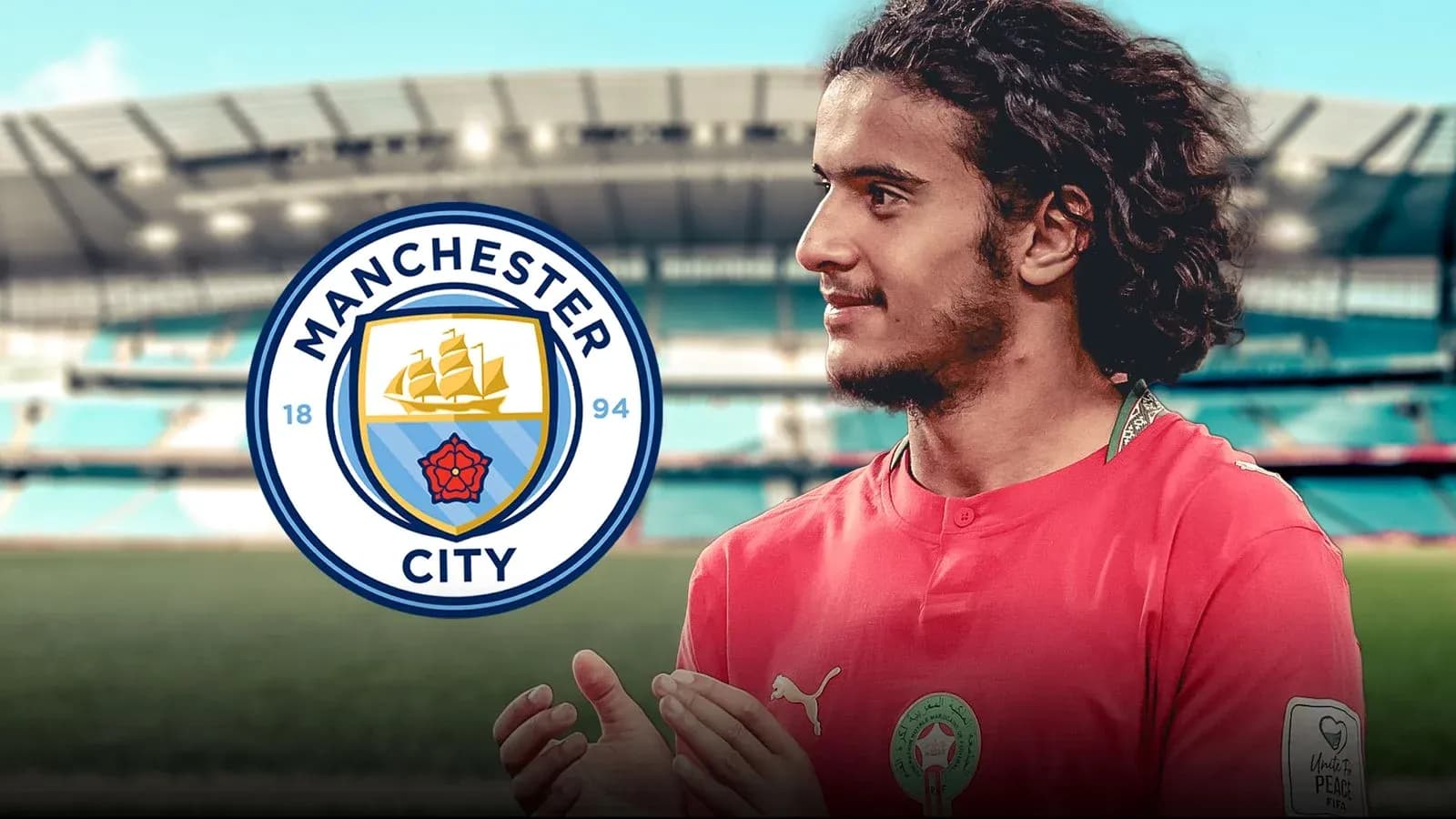 Jugador de Manchester City en campo de fútbol