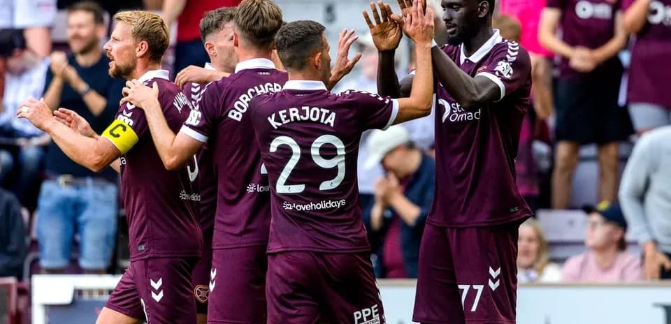 Jugadores del Heart of Midlothian celebrando un gol