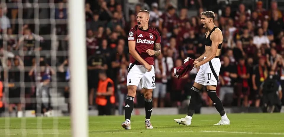 Jugadores de Sparta Praha celebrando un gol