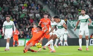 Real Sociedad vs Elche: duelo nocturno en La Liga.webp