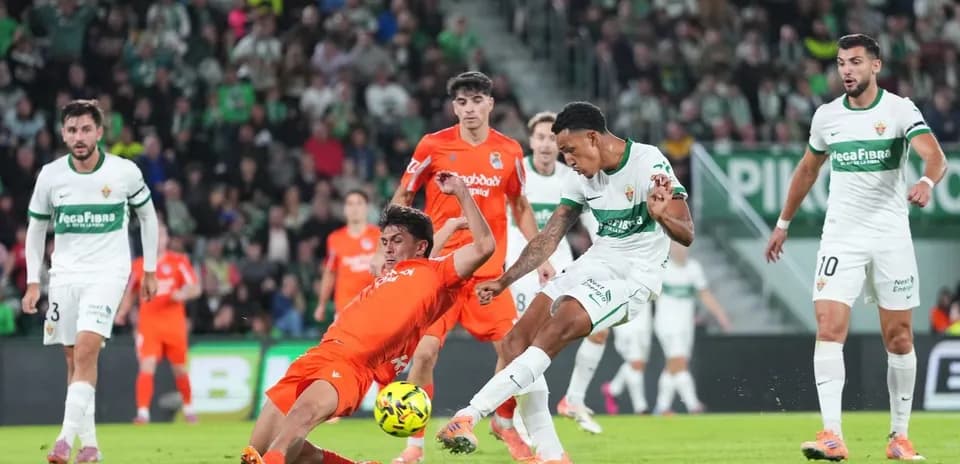 Real Sociedad vs Elche: duelo nocturno en La Liga.webp