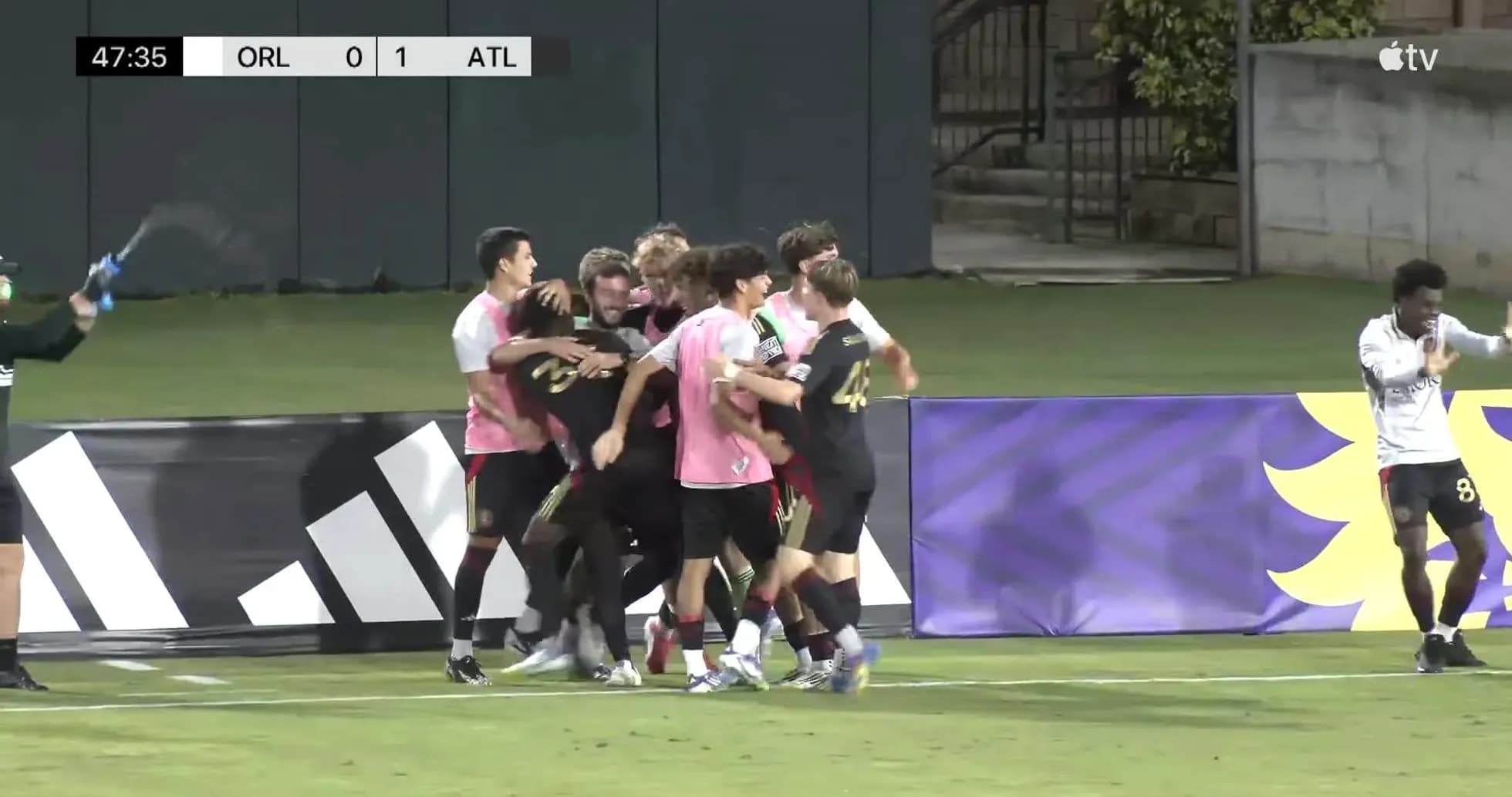 Jugadores de Atlanta United II celebrando un gol