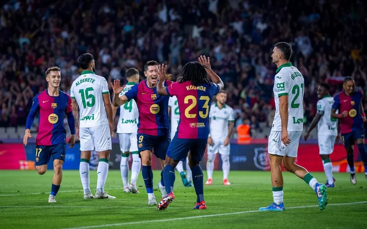 Jugadores de Barcelona celebrando un gol