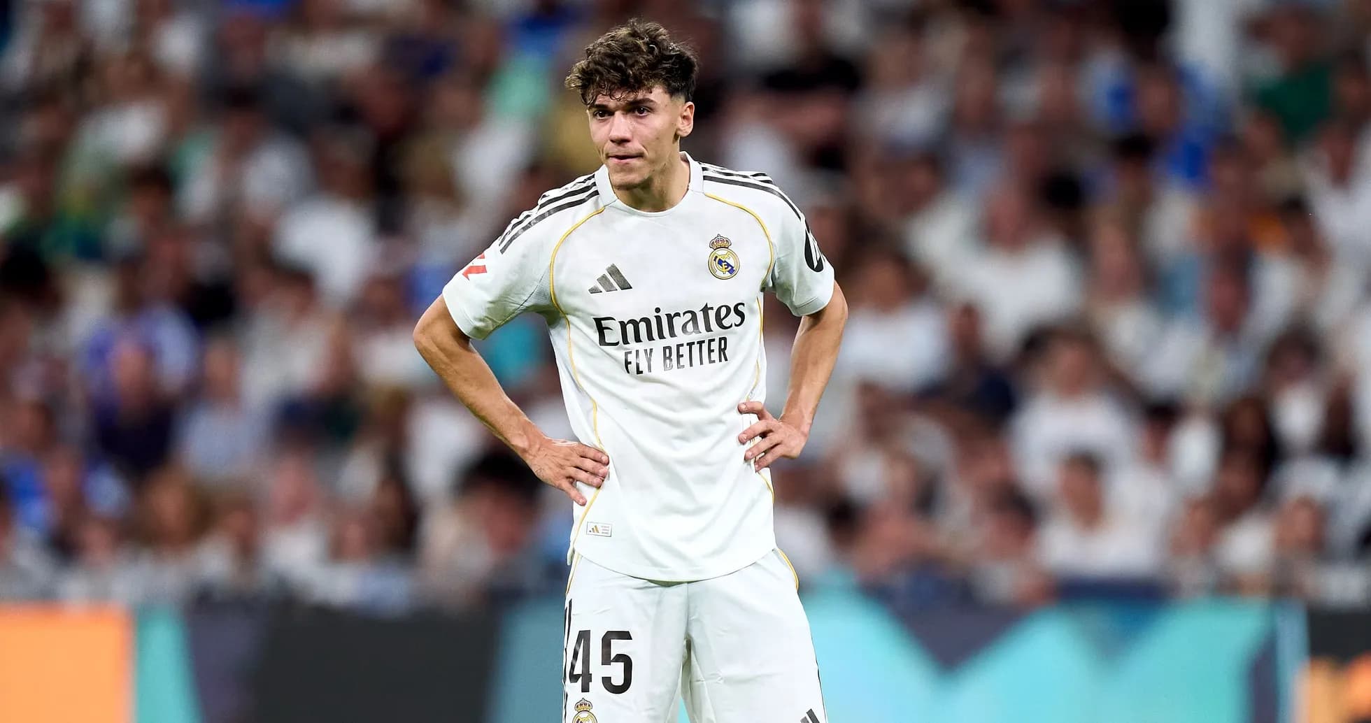 Jugador del Real Madrid en el campo durante el partido