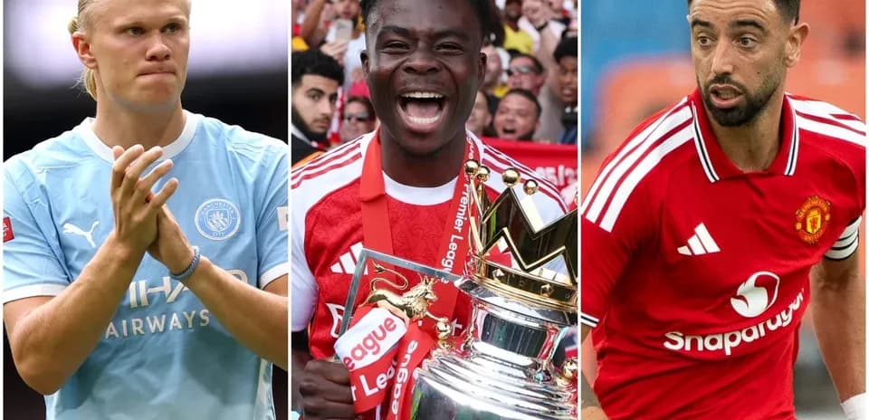 Tres futbolistas posando, uno con trofeo Premier League