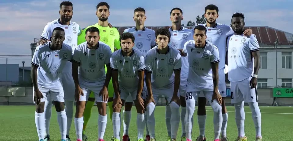 Equipo de Ararat-Armenia en formación