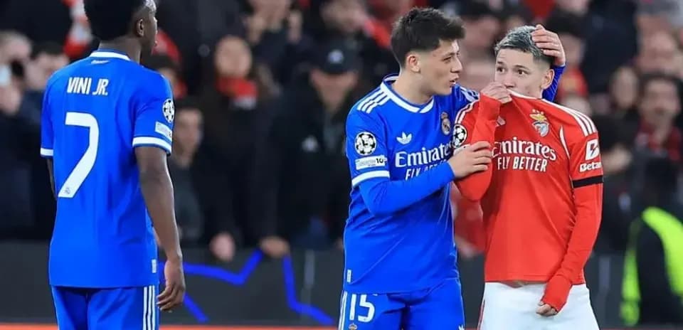Jugadores de Real Madrid y Benfica en el campo