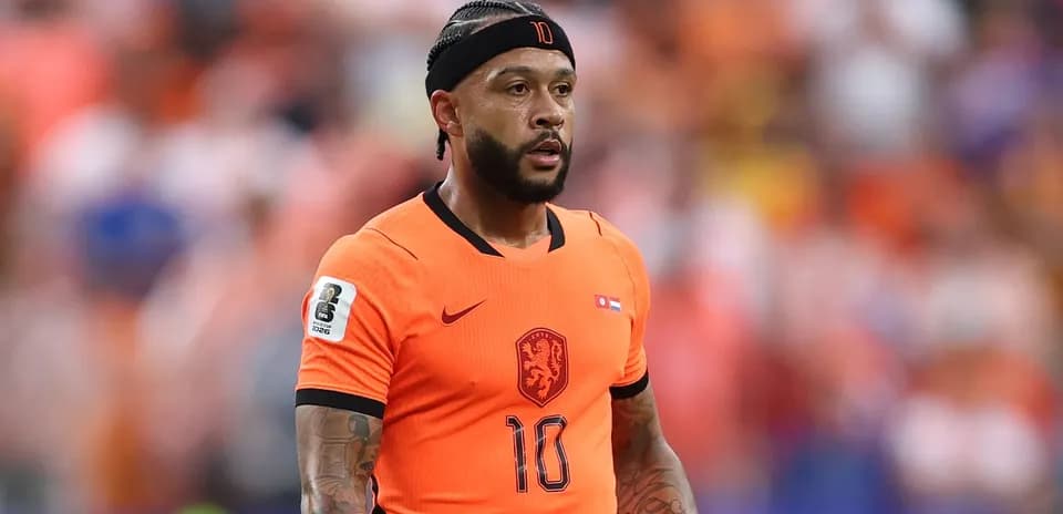 Jugador de los Países Bajos en camiseta naranja durante partido