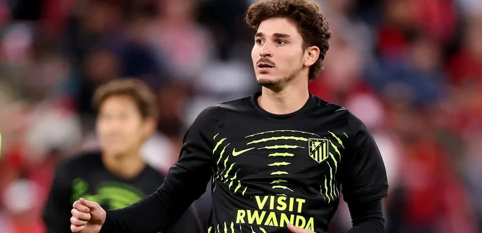Jugador de Atlético de Madrid en calentamiento previo al partido