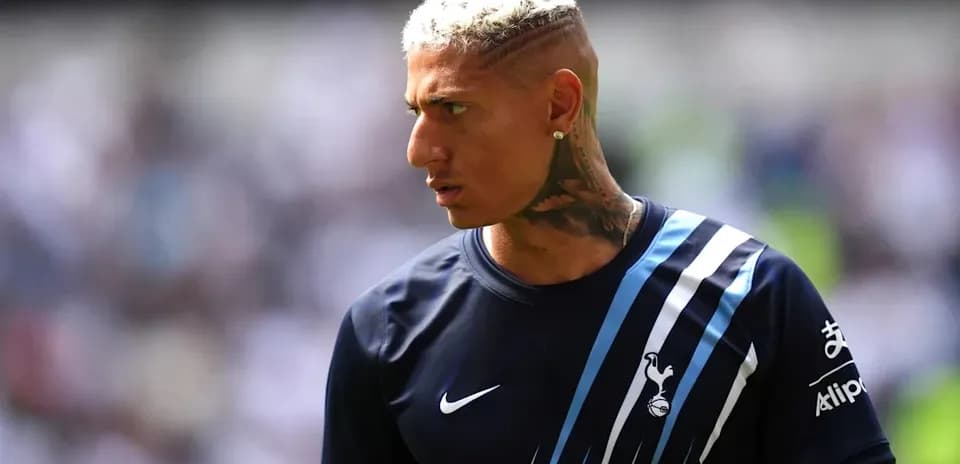 Jugador de Tottenham en la cancha antes del partido