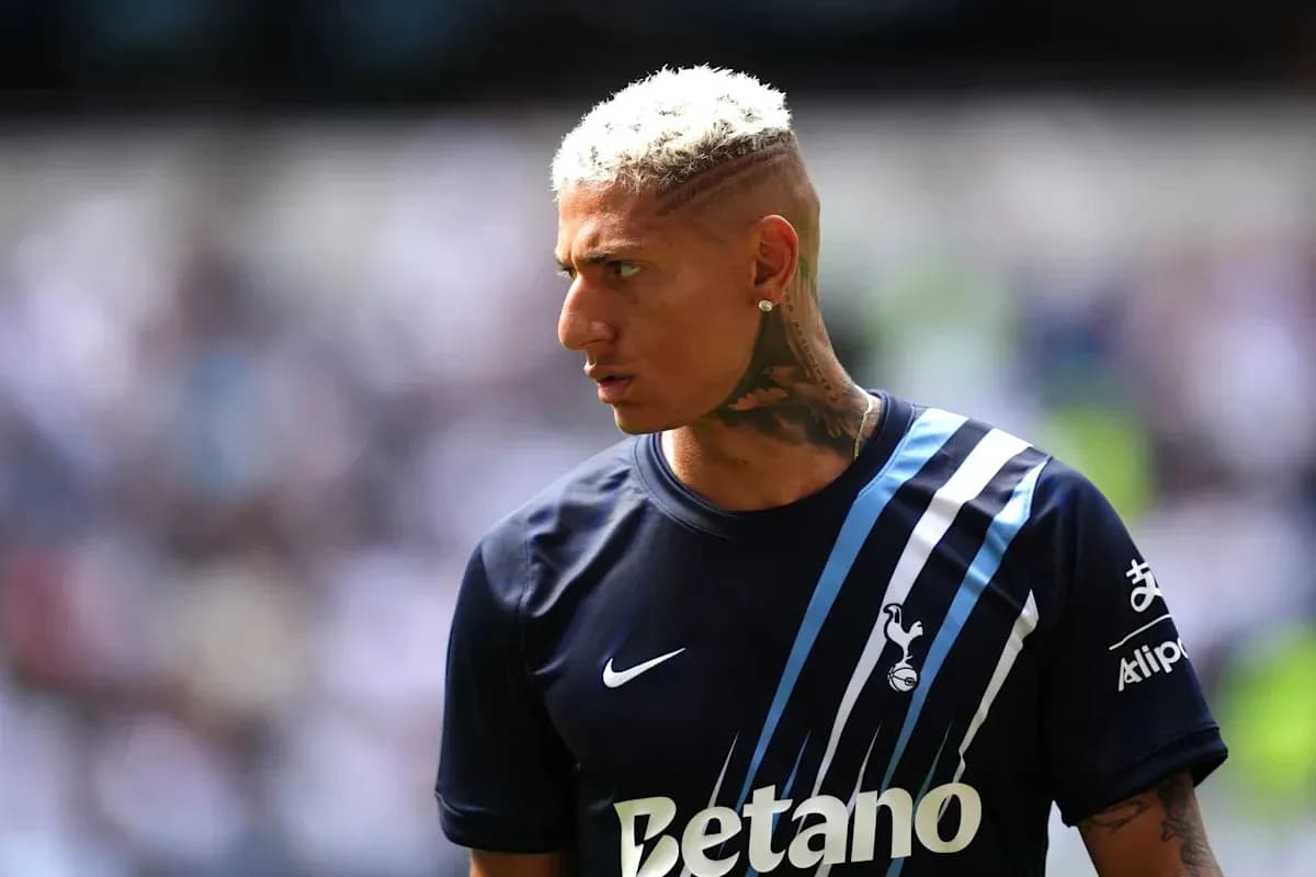 Jugador de Tottenham en la cancha antes del partido