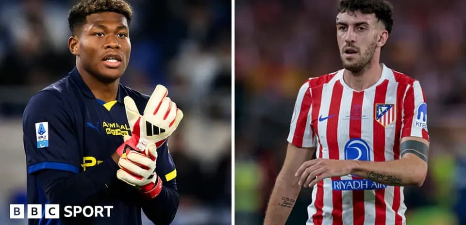 Portero y jugador de fútbol en acción
