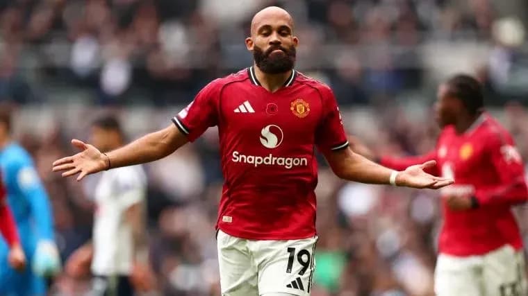 Jugador de Manchester United en acción durante el partido