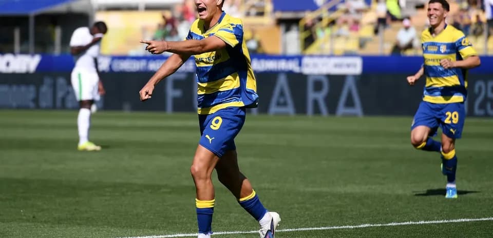 Jugador de Parma celebrando un gol