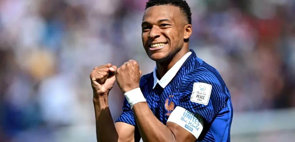 Kylian Mbappé celebrando un gol en el partido