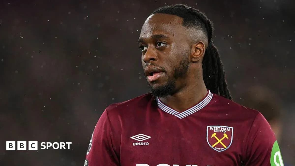 Jugador de West Ham United en acción durante el partido