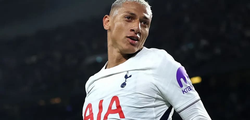 Jugador de Tottenham celebrando un gol en el partido