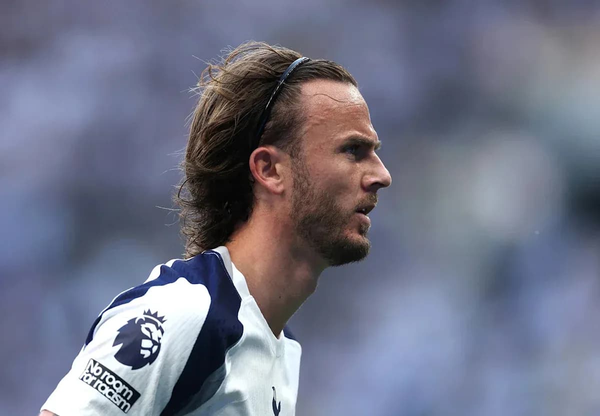 Jugador de Tottenham en perfil durante el partido